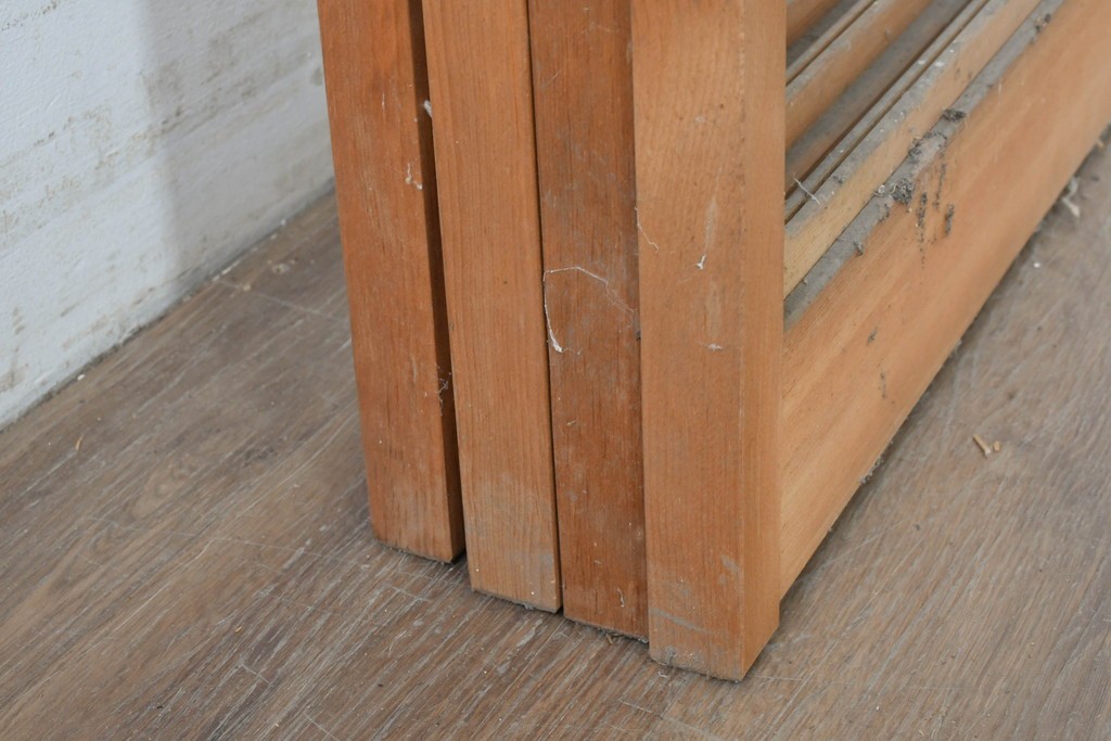 ヴィンテージ建具　昭和後期　上品な桟組みが引き立つ幅狭タイプの雪見障子戸4枚セット　(R-086558)