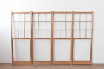 ヴィンテージ建具　昭和後期　上品な桟組みが引き立つ幅狭タイプの雪見障子戸4枚セット　(R-086559)