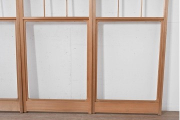 ヴィンテージ建具　昭和後期　上品な桟組みが引き立つ幅狭タイプの雪見障子戸4枚セット　(R-086559)