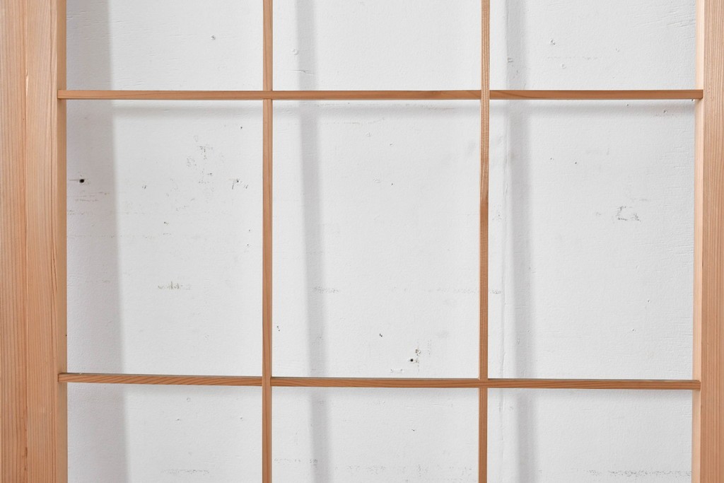 ヴィンテージ建具　昭和後期　上品な桟組みが引き立つ幅狭タイプの雪見障子戸4枚セット　(R-086559)
