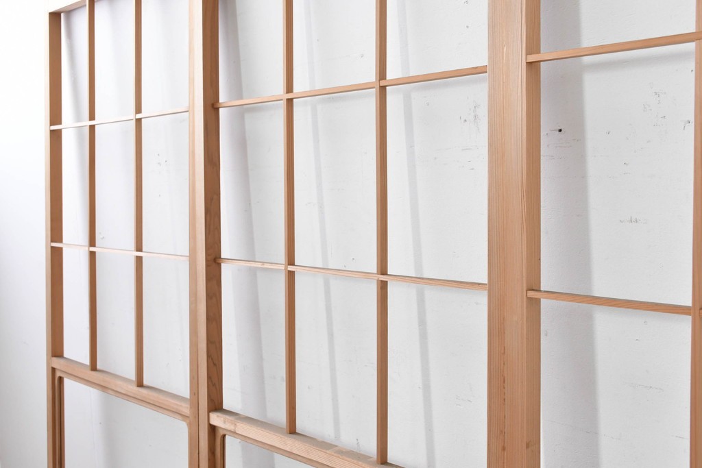 ヴィンテージ建具　昭和後期　上品な桟組みが引き立つ幅狭タイプの雪見障子戸4枚セット　(R-086559)