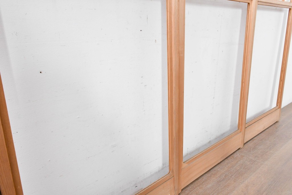 ヴィンテージ建具　昭和後期　上品な桟組みが引き立つ幅狭タイプの雪見障子戸4枚セット　(R-086559)