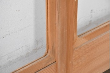 ヴィンテージ建具　昭和後期　上品な桟組みが引き立つ幅狭タイプの雪見障子戸4枚セット　(R-086559)