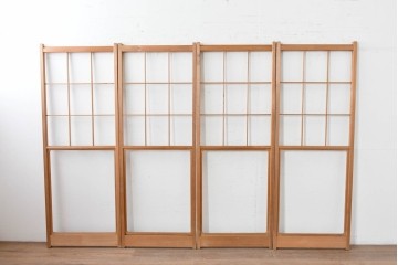 ヴィンテージ建具　昭和後期　上品な桟組みが引き立つ幅狭タイプの雪見障子戸4枚セット　(R-086559)