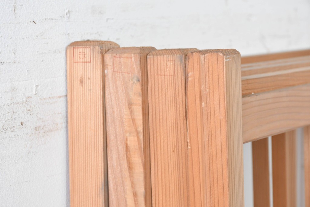 ヴィンテージ建具　昭和後期　上品な桟組みが引き立つ幅狭タイプの雪見障子戸4枚セット　(R-086559)