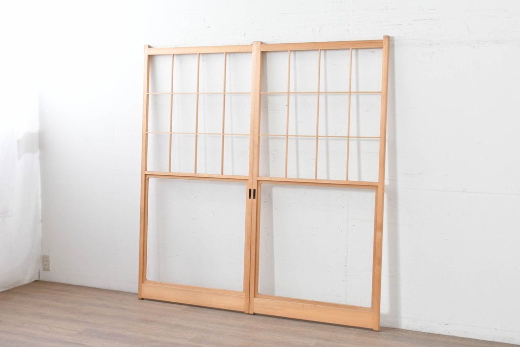 ヴィンテージ建具　昭和後期　上品な桟組みが引き立つ雪見障子戸2枚セット　(R-086561)