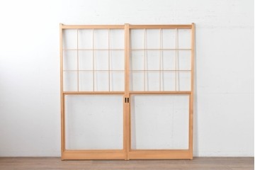 ヴィンテージ建具　昭和後期　上品な桟組みが引き立つ雪見障子戸2枚セット　(R-086561)