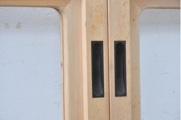 ヴィンテージ建具　昭和後期　上品な桟組みが引き立つ雪見障子戸2枚セット　(R-086561)