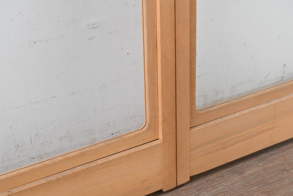 ヴィンテージ建具　昭和後期　上品な桟組みが引き立つ雪見障子戸2枚セット　(R-086561)