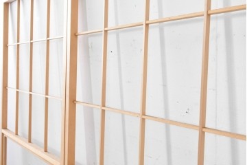 ヴィンテージ建具　昭和後期　上品な桟組みが引き立つ雪見障子戸2枚セット　(R-086562)