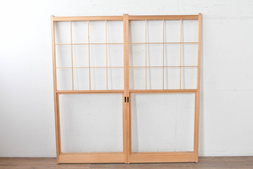 ヴィンテージ建具　昭和後期　上品な桟組みが引き立つ雪見障子戸2枚セット　(R-086562)