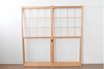 ヴィンテージ建具　昭和後期　上品な桟組みが引き立つ雪見障子戸2枚セット　(R-086562)