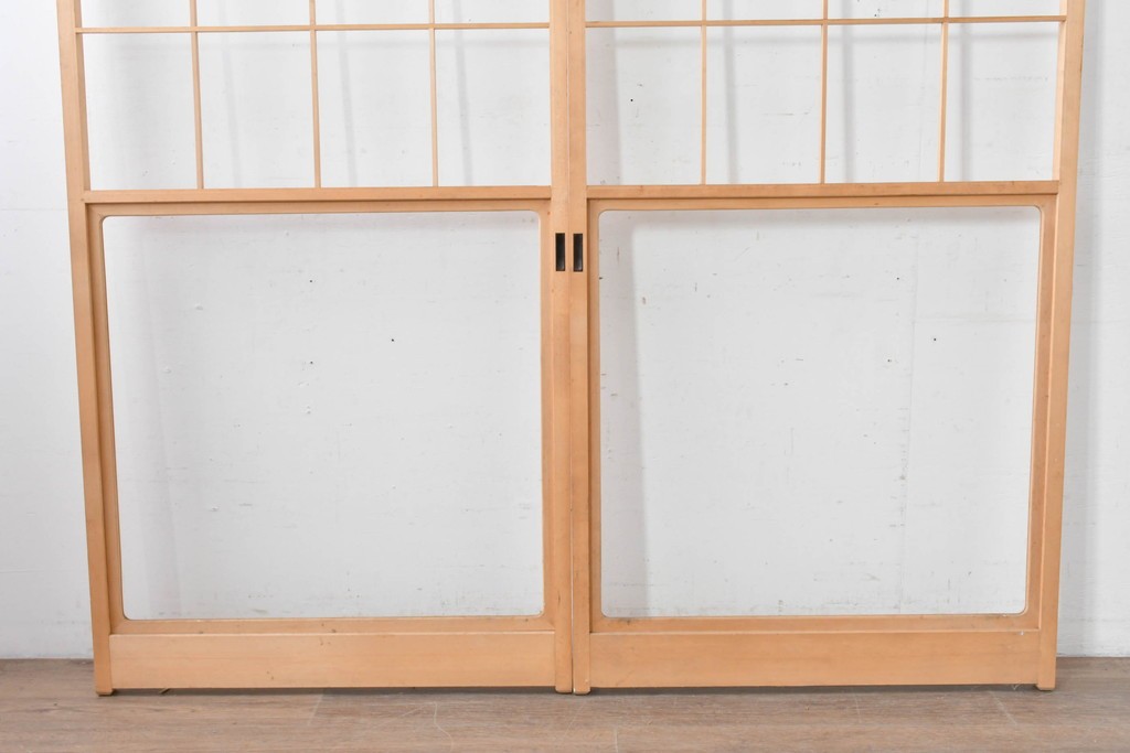 ヴィンテージ建具　昭和後期　上品な桟組みが引き立つ雪見障子戸2枚セット　(R-086562)