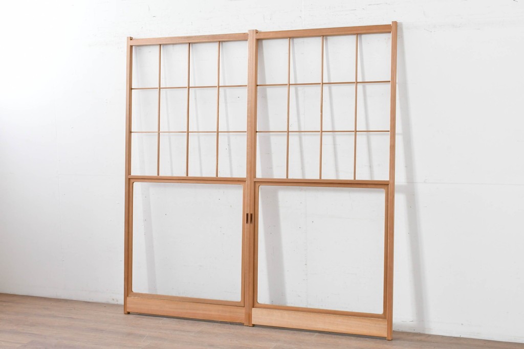 ヴィンテージ建具　昭和後期　上品な桟組みが引き立つ雪見障子戸2枚セット　(R-086563)