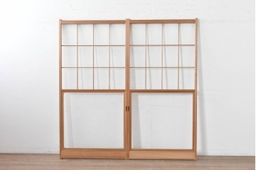 ヴィンテージ建具　昭和後期　上品な桟組みが引き立つ雪見障子戸2枚セット　(R-086563)