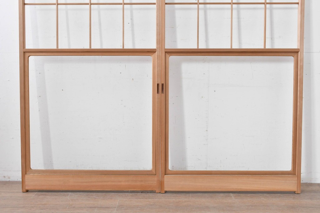 ヴィンテージ建具　昭和後期　上品な桟組みが引き立つ雪見障子戸2枚セット　(R-086563)