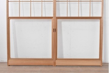 ヴィンテージ建具　昭和後期　上品な桟組みが引き立つ雪見障子戸2枚セット　(R-086563)