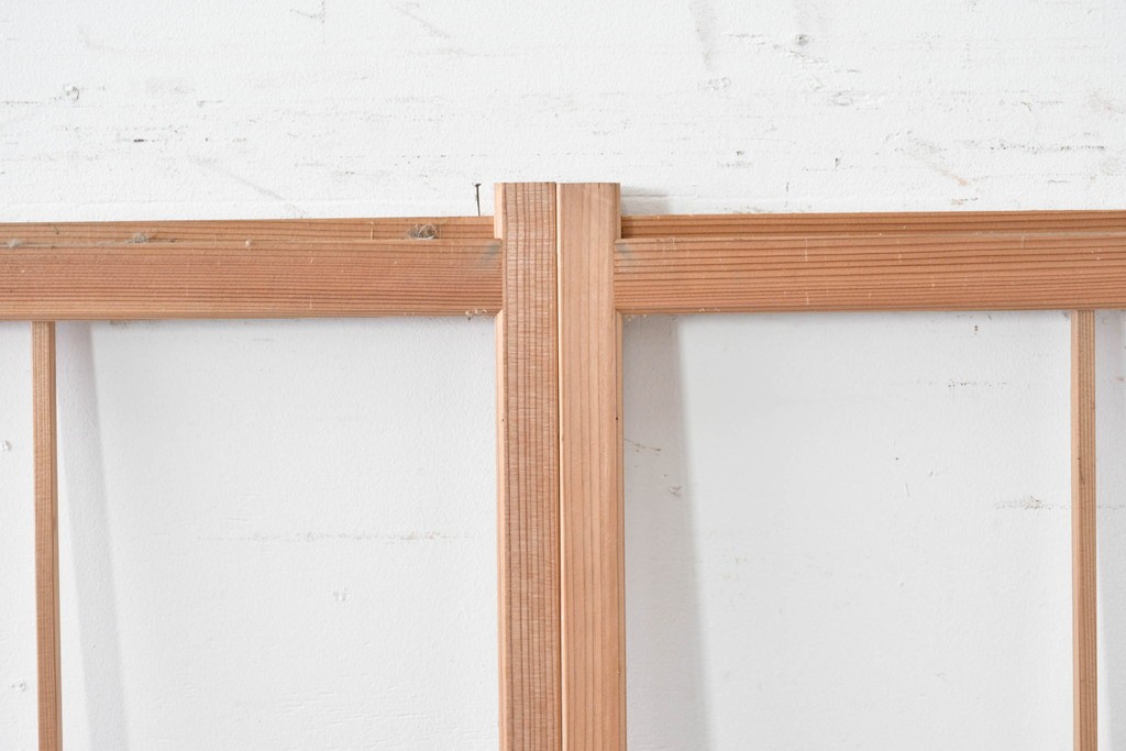 ヴィンテージ建具　昭和後期　上品な桟組みが引き立つ雪見障子戸2枚セット　(R-086563)