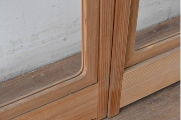 ヴィンテージ建具　昭和後期　上品な桟組みが引き立つ雪見障子戸2枚セット　(R-086563)