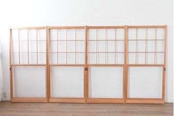 ヴィンテージ建具　昭和後期　上品な桟組みが引き立つ雪見障子戸4枚セット　(R-086564)