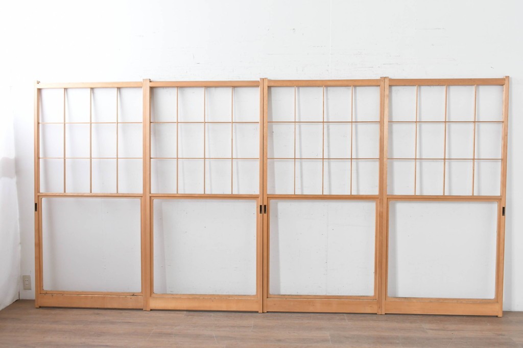 ヴィンテージ建具　昭和後期　上品な桟組みが引き立つ雪見障子戸4枚セット　(R-086565)