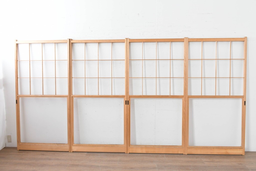 ヴィンテージ建具　昭和後期　上品な桟組みが引き立つ雪見障子戸4枚セット　(R-086565)