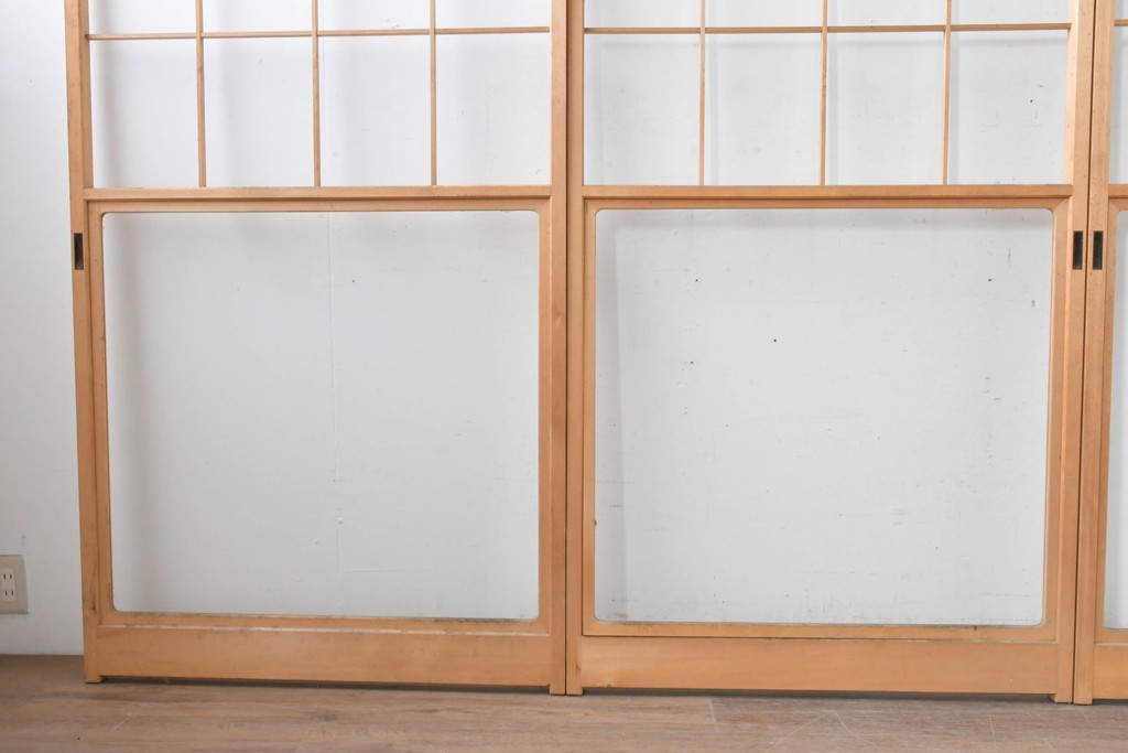 ヴィンテージ建具　昭和後期　上品な桟組みが引き立つ雪見障子戸4枚セット　(R-086565)