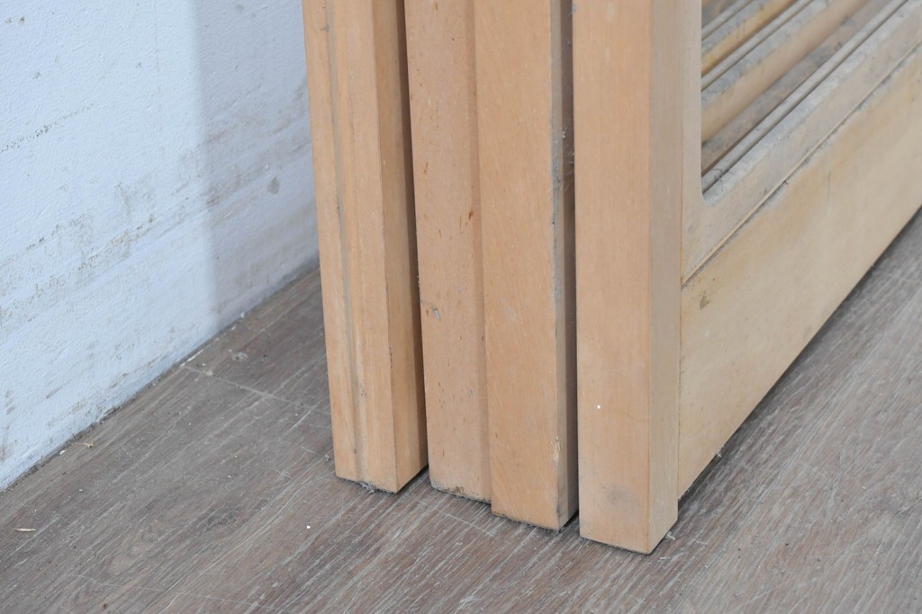 ヴィンテージ建具　昭和後期　上品な桟組みが引き立つ雪見障子戸4枚セット　(R-086565)