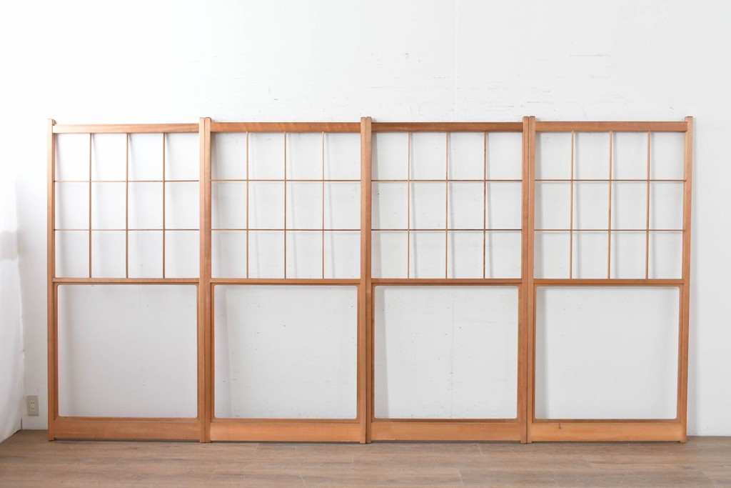 ヴィンテージ建具　昭和後期　上品な桟組みが引き立つ雪見障子戸4枚セット　(R-086566)