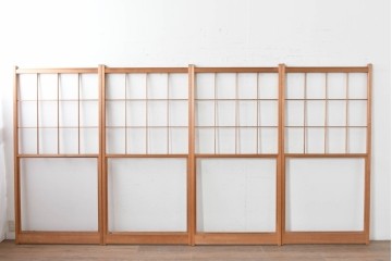 ヴィンテージ建具　昭和後期　上品な桟組みが引き立つ雪見障子戸4枚セット　(R-086567)