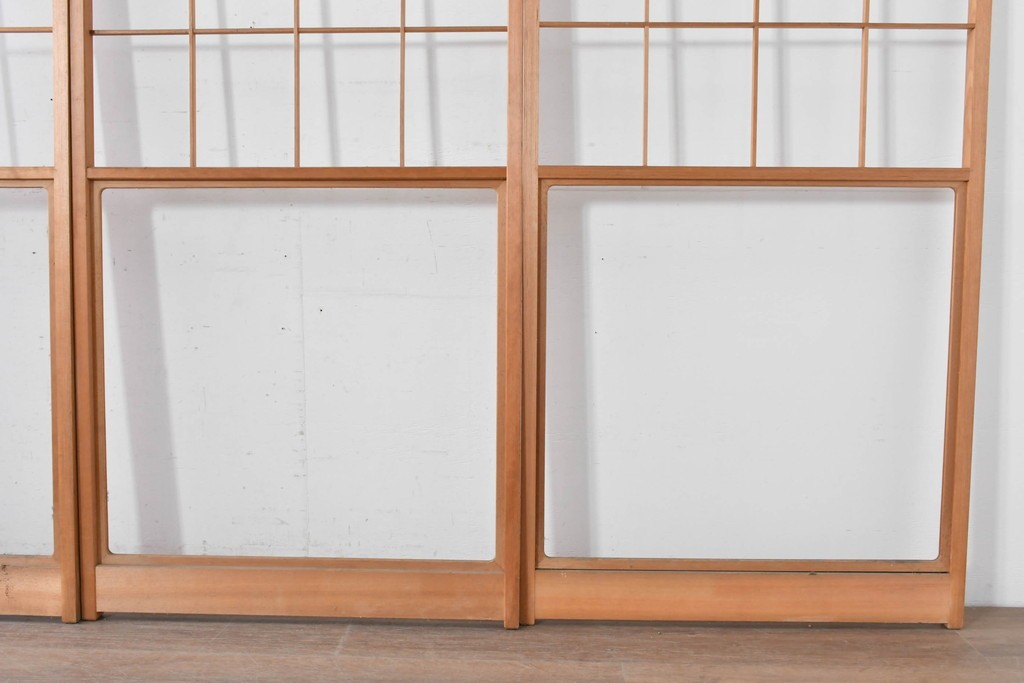 ヴィンテージ建具　昭和後期　上品な桟組みが引き立つ雪見障子戸4枚セット　(R-086568)