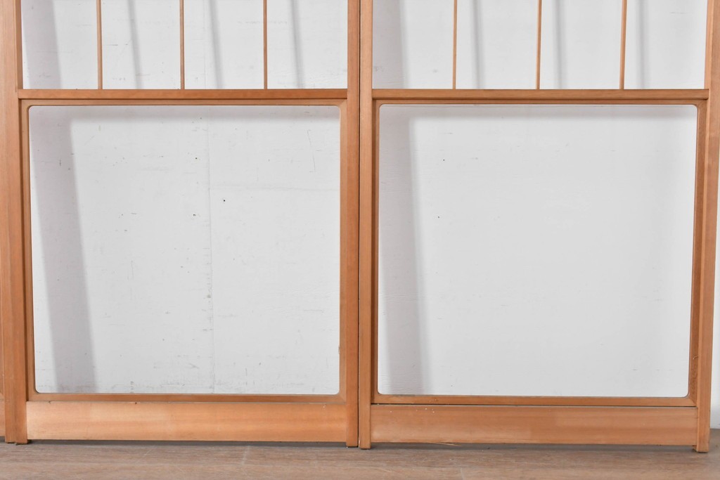 ヴィンテージ建具　昭和後期　上品な桟組みが引き立つ雪見障子戸4枚セット　(R-086568)