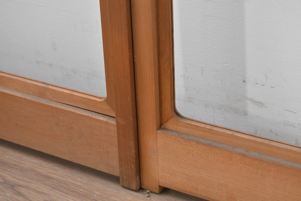 ヴィンテージ建具　昭和後期　上品な桟組みが引き立つ雪見障子戸4枚セット　(R-086569)