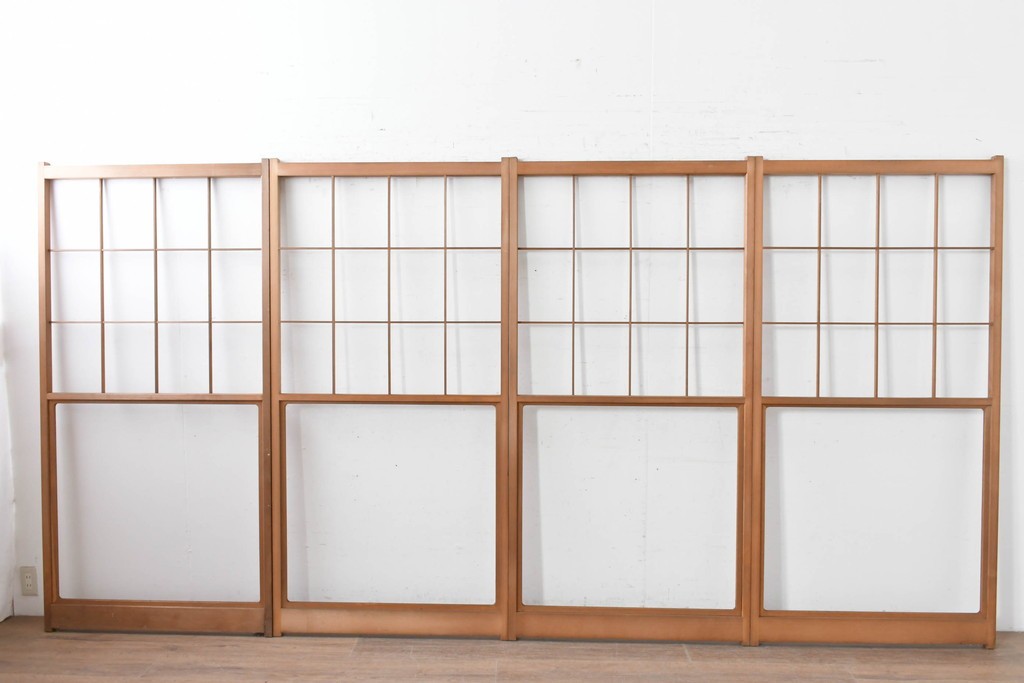 ヴィンテージ建具　昭和後期　上品な桟組みが引き立つ雪見障子戸4枚セット　(R-086570)