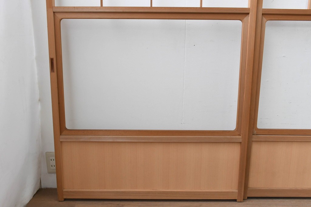 ヴィンテージ建具　昭和後期　秋田杉　温かみのある木味が魅力の雪見障子戸4枚セット　(R-086572)