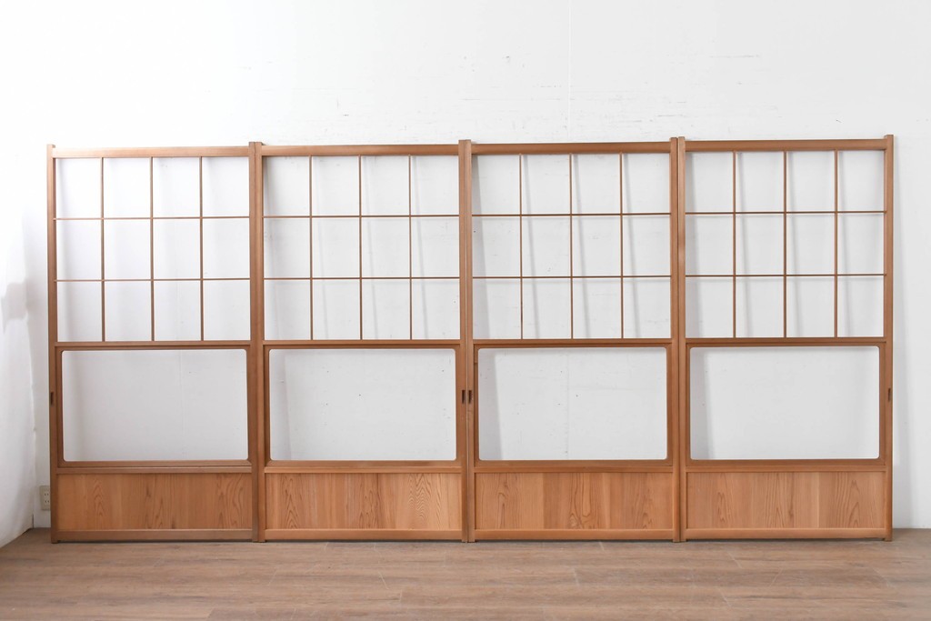 ヴィンテージ建具　昭和後期　秋田杉　温かみのある木味が魅力の雪見障子戸4枚セット　(R-086573)