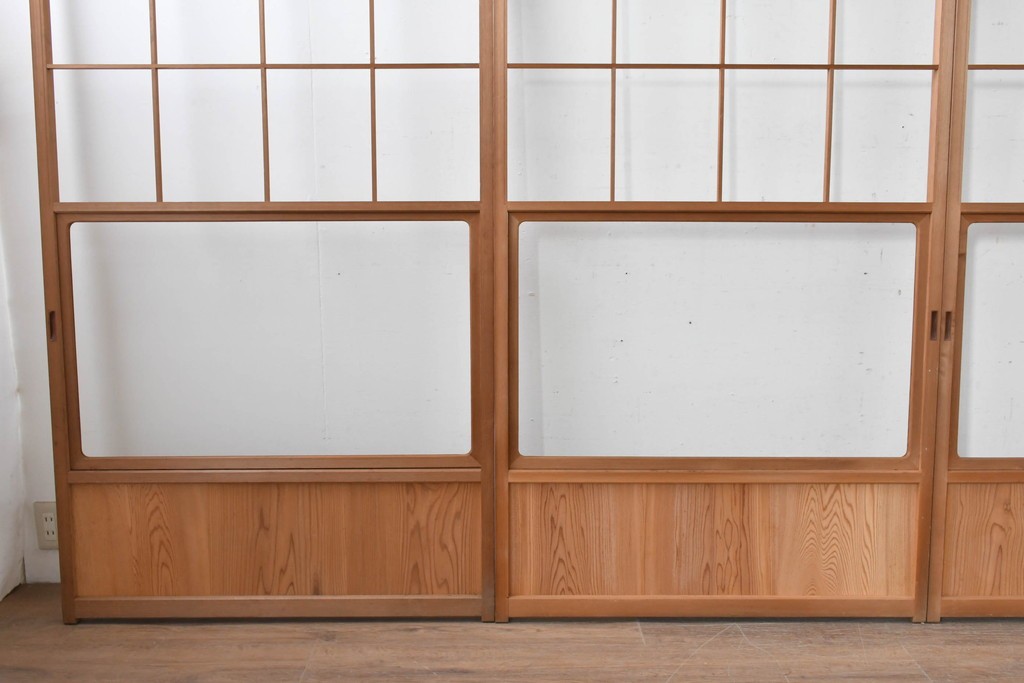 ヴィンテージ建具　昭和後期　秋田杉　温かみのある木味が魅力の雪見障子戸4枚セット　(R-086573)