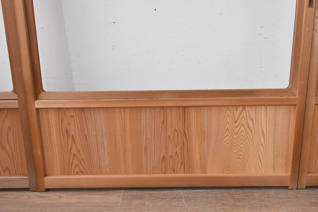 ヴィンテージ建具　昭和後期　秋田杉　温かみのある木味が魅力の雪見障子戸4枚セット　(R-086573)