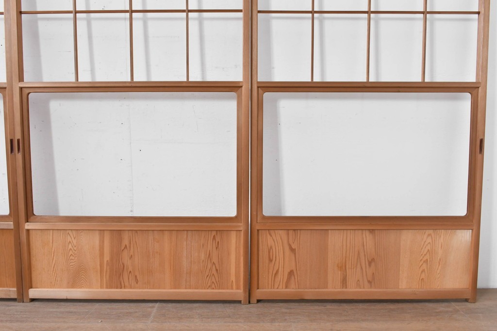 ヴィンテージ建具　昭和後期　秋田杉　温かみのある木味が魅力の雪見障子戸4枚セット　(R-086573)