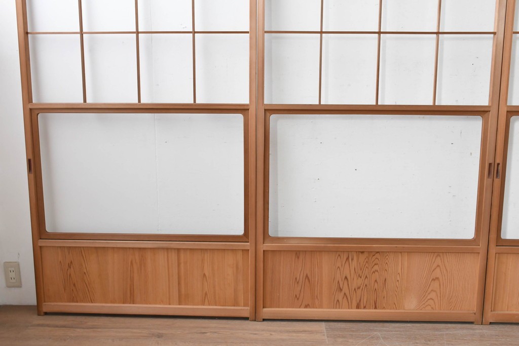 ヴィンテージ建具　昭和後期　秋田杉　温かみのある木味が魅力の雪見障子戸4枚セット　(R-086574)