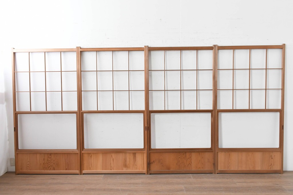 ヴィンテージ建具　昭和後期　秋田杉　温かみのある木味が魅力の雪見障子戸4枚セット　(R-086574)