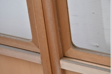 ヴィンテージ建具　昭和後期　秋田杉　温かみのある木味が魅力の雪見障子戸4枚セット　(R-086575)