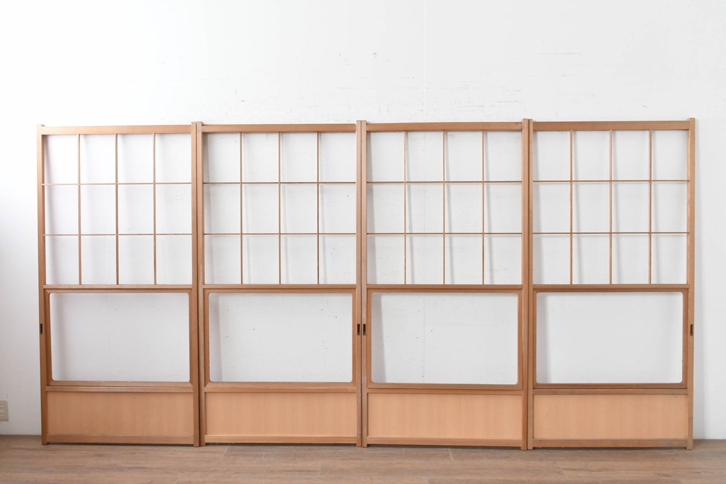 ヴィンテージ建具　昭和後期　秋田杉　温かみのある木味が魅力の雪見障子戸4枚セット　(R-086575)