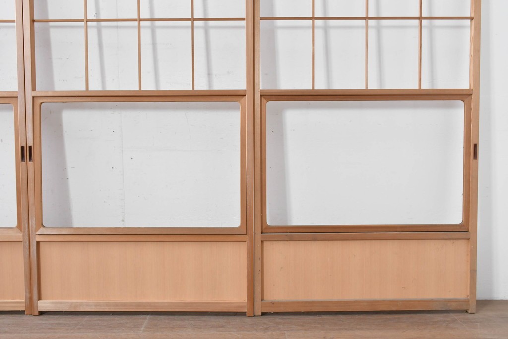 ヴィンテージ建具　昭和後期　秋田杉　温かみのある木味が魅力の雪見障子戸4枚セット　(R-086575)