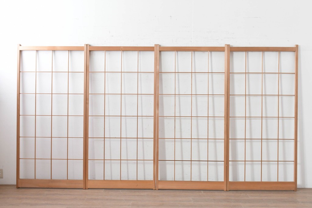 ヴィンテージ建具　昭和後期　明るい木色とすっきりとした格子が魅力の障子戸4枚セット　(R-086576)