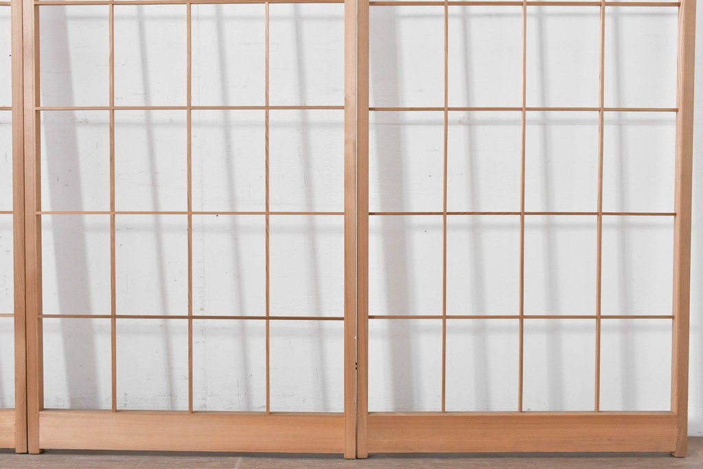 ヴィンテージ建具　昭和後期　明るい木色とすっきりとした格子が魅力の障子戸4枚セット　(R-086576)