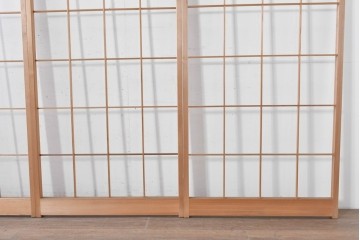 ヴィンテージ建具　昭和後期　明るい木色とすっきりとした格子が魅力の障子戸4枚セット　(R-086576)