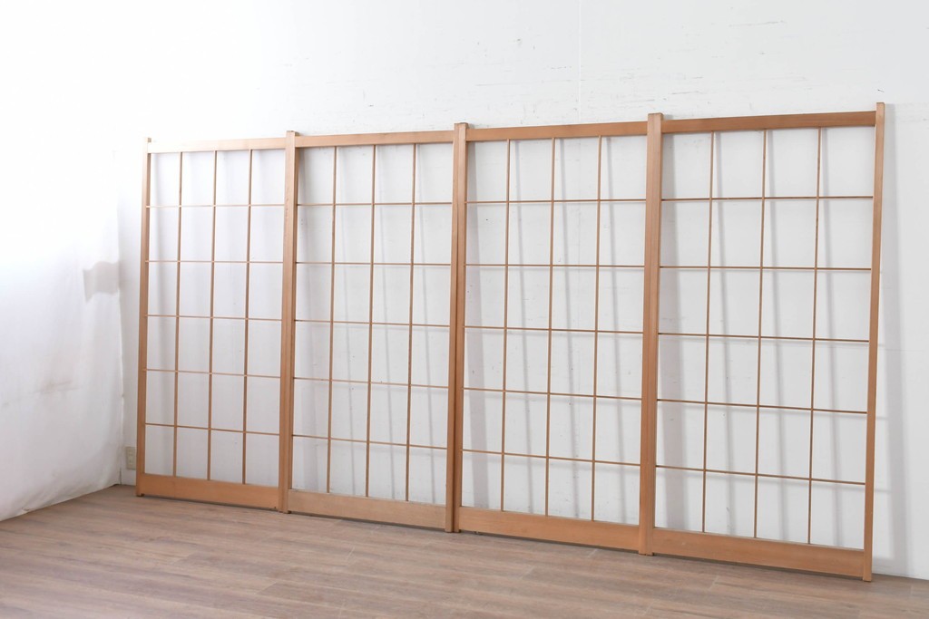 ヴィンテージ建具　昭和後期　明るい木色とすっきりとした格子が魅力の障子戸4枚セット　(R-086577)