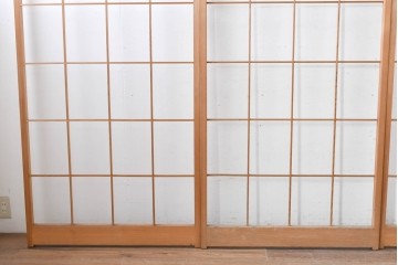 ヴィンテージ建具　昭和後期　明るい木色とすっきりとした格子が魅力の障子戸4枚セット　(R-086577)