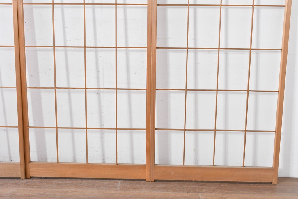 ヴィンテージ建具　昭和後期　明るい木色とすっきりとした格子が魅力の障子戸4枚セット　(R-086577)